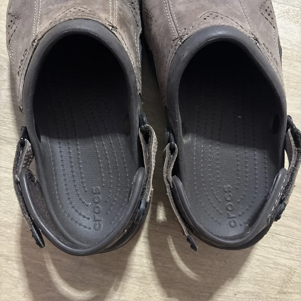 Crocs Swiftwater Leather Clogs Mens 9 Brown Slip On Adjustable Heel Straps